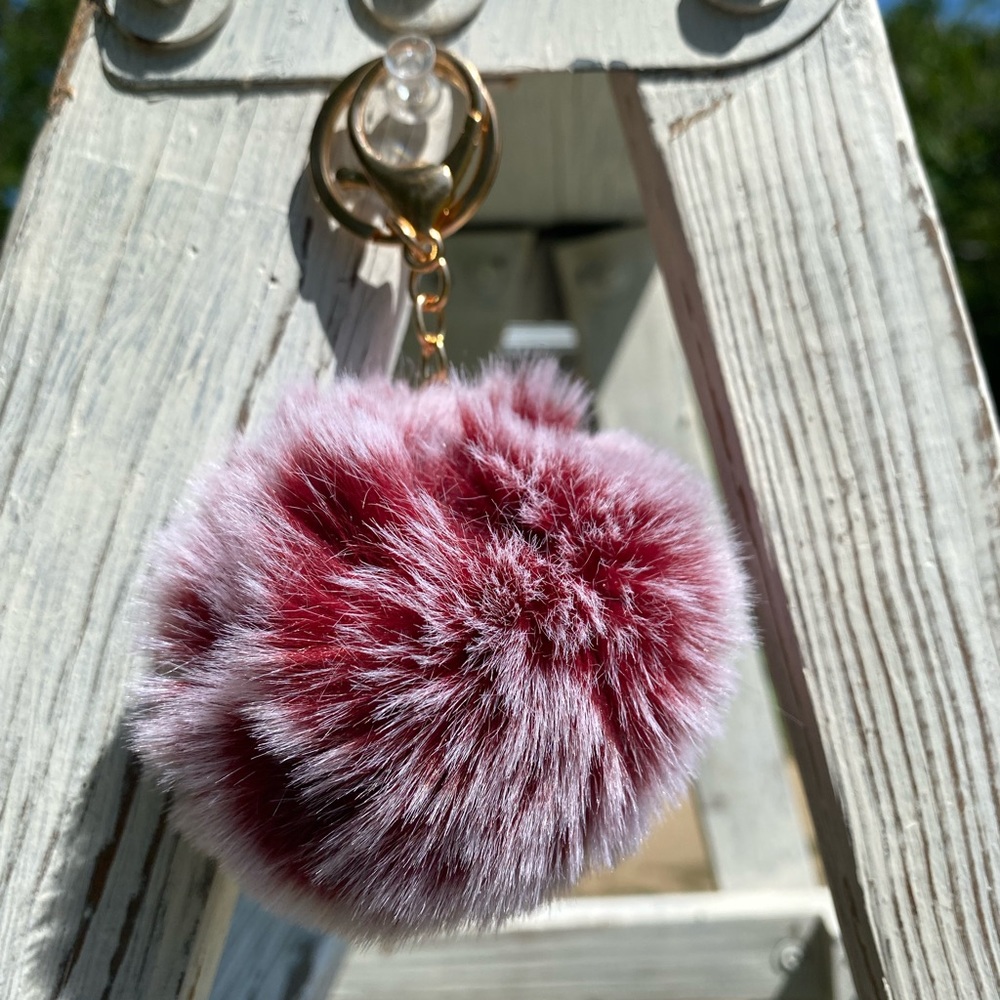 Pom Keychain - Picture 2 of 3